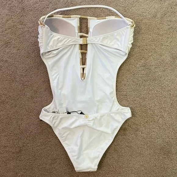 Elegant White One-Piece Swimsuit - Picture 4 of 6